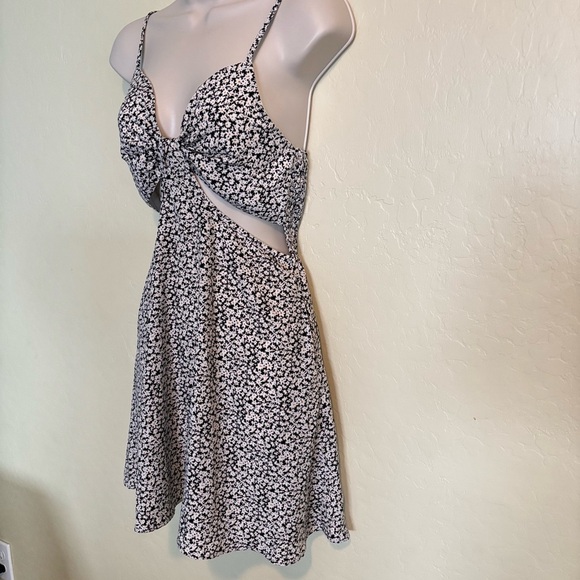 Daisy Floral Print Black and White  Cut Out Y2k Mini Dress Smocked Nwt Size S - Picture 4 of 11